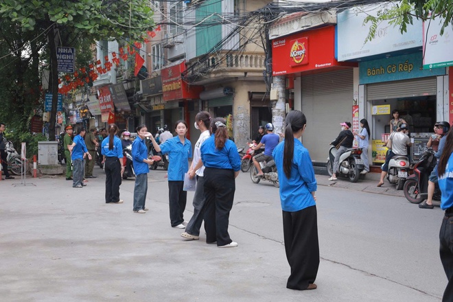 Khương Đình: Chủ động đảm bảo các điều kiện tốt nhất cho kỳ thi tuyển sinh vào lớp 10 THPT
- Ảnh 3.