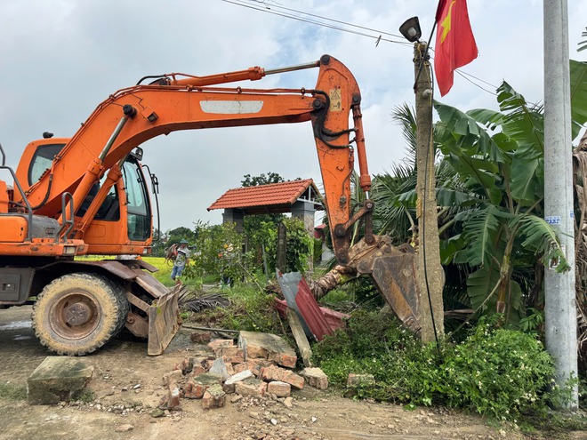 CƯỠNG CHẾ TRONG LĨNH VỰC VI PHẠM ĐẤT ĐAI TẠI XÃ TRUNG GIÃ ĐƯỢC TRIỂN KHAI QUYẾT LIỆT- Ảnh 1.