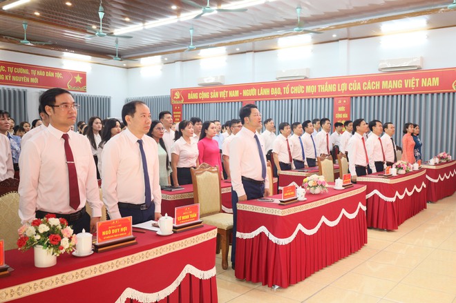 ĐẢNG ỦY XÃ CỔ ĐÔ TỔ CHỨC LỄ CHÀO CỜ ĐẦU TUẦN, TRIỂN KHAI NHIỆM VỤ THÁNG 5/2026- Ảnh 1. ĐẢNG ỦY XÃ CỔ ĐÔ TỔ CHỨC LỄ CHÀO CỜ ĐẦU TUẦN, TRIỂN KHAI NHIỆM VỤ THÁNG 5/2026- Ảnh 1.