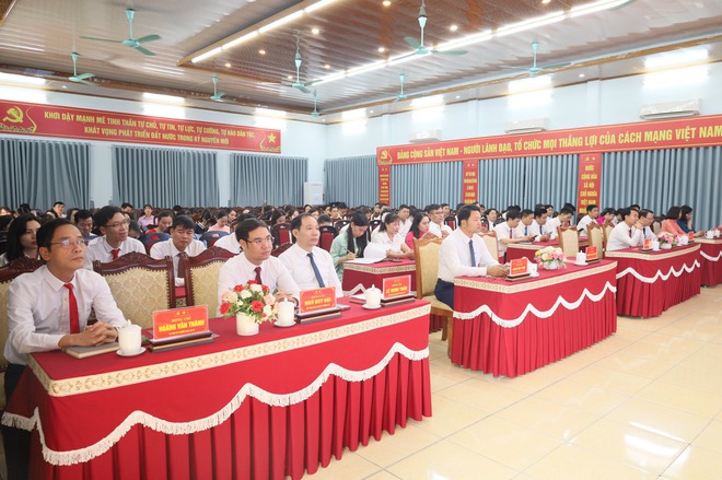 ĐẢNG ỦY XÃ CỔ ĐÔ TỔ CHỨC LỄ CHÀO CỜ ĐẦU TUẦN, TRIỂN KHAI NHIỆM VỤ THÁNG 5/2026- Ảnh 2. ĐẢNG ỦY XÃ CỔ ĐÔ TỔ CHỨC LỄ CHÀO CỜ ĐẦU TUẦN, TRIỂN KHAI NHIỆM VỤ THÁNG 5/2026- Ảnh 2.