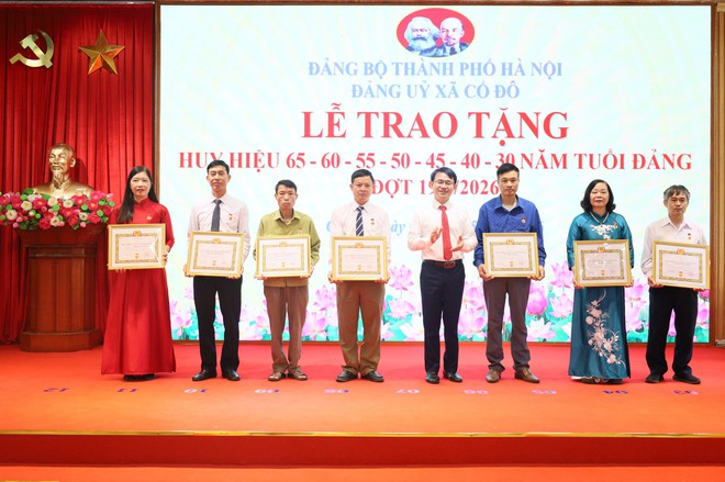 ĐẢNG ỦY XÃ CỔ ĐÔ TRAO HUY HIỆU ĐẢNG ĐỢT 19/5/2026- Ảnh 3.