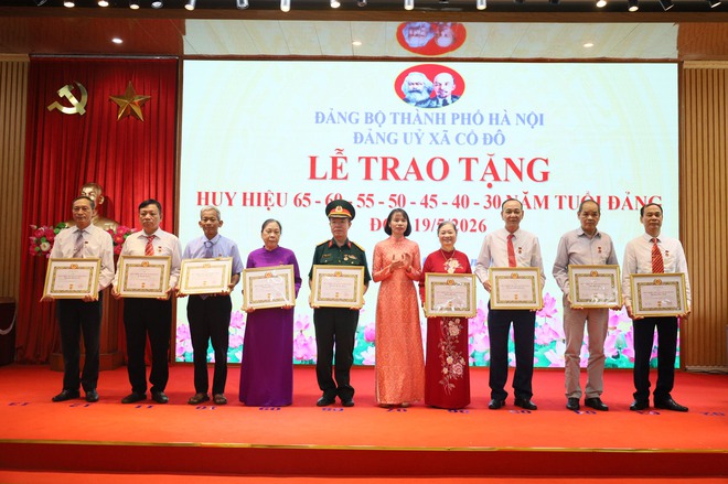 ĐẢNG ỦY XÃ CỔ ĐÔ TRAO HUY HIỆU ĐẢNG ĐỢT 19/5/2026- Ảnh 4.