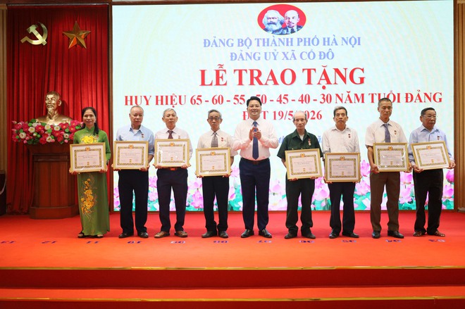 ĐẢNG ỦY XÃ CỔ ĐÔ TRAO HUY HIỆU ĐẢNG ĐỢT 19/5/2026- Ảnh 5.