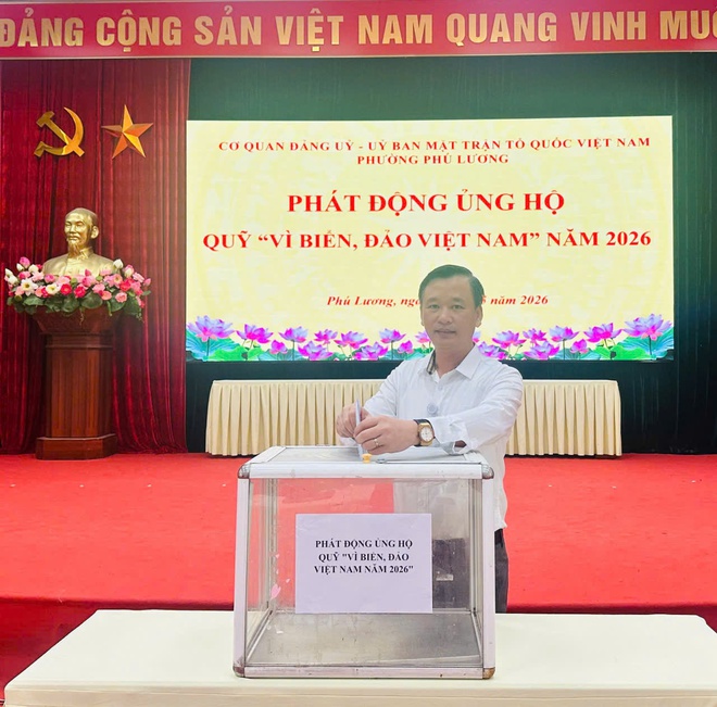 Phường Phú Lương tổ chức Lễ chào cờ tháng 5/2026, ủng hộ Qũy Vì biển đảo Việt Nam- Ảnh 4.