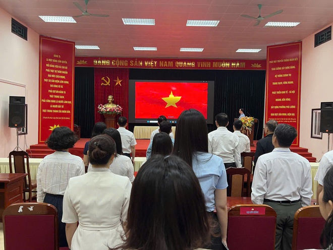 Phường Phú Lương tổ chức Lễ chào cờ tháng 5/2026, ủng hộ Qũy Vì biển đảo Việt Nam- Ảnh 1.