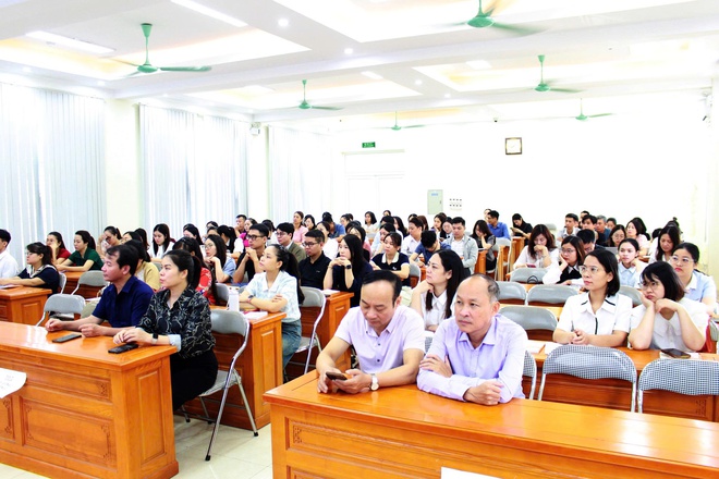 Trung tâm Chính trị phường Hà Đông khai giảng lớp bồi dưỡng nhận thức về Đảng khóa V năm 2026- Ảnh 2.