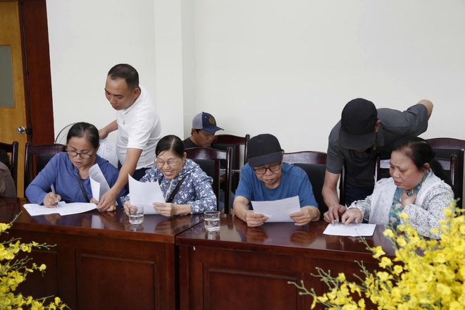 Phường Hà Đông tiếp tục chi trả tiền bồi thường, hỗ trợ đợt 3 dự án Đường giao thông bao quanh khu tưởng niệm danh nhân Chu Văn An- Ảnh 1.