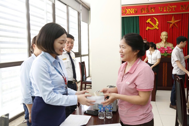 Phường Hà Đông tiếp tục chi trả tiền bồi thường, hỗ trợ đợt 3 dự án Đường giao thông bao quanh khu tưởng niệm danh nhân Chu Văn An- Ảnh 4.
