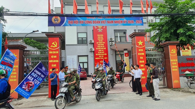 Phường Phú Lương ra quân hưởng ứng tháng hành động phòng, chống ma túy năm 2026: Quyết tâm xây dựng địa bàn không ma túy, phát huy sức mạnh toàn dân trong đấu tranh phòng, chống tệ nạn ma túy- Ảnh 9.