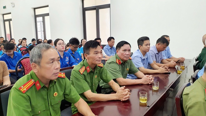Phường Phú Lương ra quân hưởng ứng tháng hành động phòng, chống ma túy năm 2026: Quyết tâm xây dựng địa bàn không ma túy, phát huy sức mạnh toàn dân trong đấu tranh phòng, chống tệ nạn ma túy- Ảnh 5.