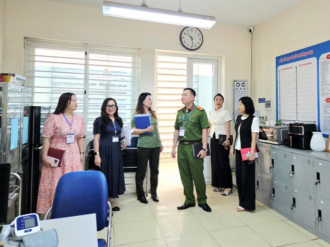 Phường Xuân Phương chủ động kiểm tra, rà soát công tác chuẩn bị Kỳ thi tốt nghiệp THPT năm 2026- Ảnh 4.