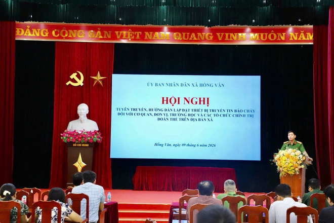 Xã Hồng Vân tổ chức hội nghị tuyên truyền, hướng dẫn lắp đặt thiết bị truyền tin báo cháy- Ảnh 4. Xã Hồng Vân tổ chức hội nghị tuyên truyền, hướng dẫn lắp đặt thiết bị truyền tin báo cháy- Ảnh 4.