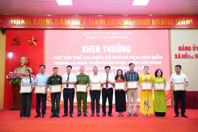 Xã Hồng Vân sơ kết 01 năm thực hiện mô hình chính quyền địa phương 2 cấp và trao giải cuộc thi chính luận về bảo vệ nền tảng tư tưởng của Đảng năm 2026- Ảnh 5.
