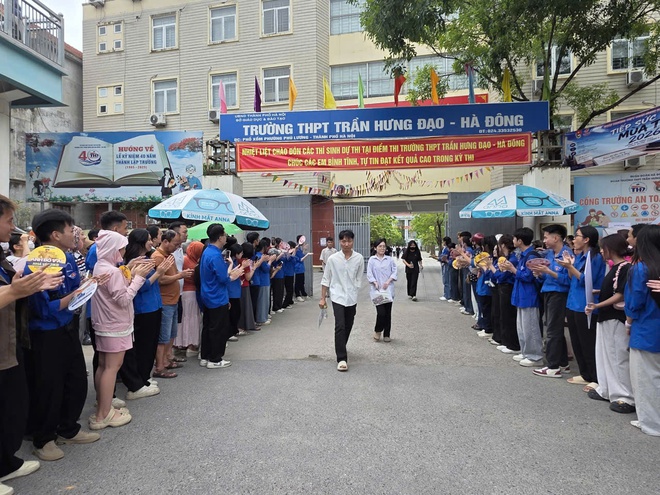 Thí sinh phường Phú Lương hoàn thành môn thi đầu tiên kỳ thi tốt nghiệp THPT 2026 - Ảnh 2.