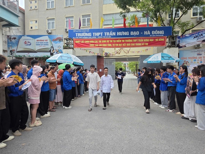 Thí sinh phường Phú Lương hoàn thành môn thi đầu tiên kỳ thi tốt nghiệp THPT 2026 - Ảnh 3.