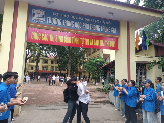 TRUNG GIÃ: NGÀY THI ĐẦU TIÊN DIỄN RA AN TOÀN, NGHIÊM TÚC- Ảnh 4.