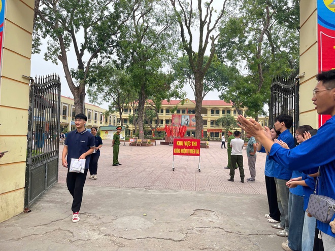 TRUNG GIÃ: NGÀY THI ĐẦU TIÊN DIỄN RA AN TOÀN, NGHIÊM TÚC- Ảnh 7.