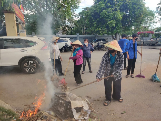 NHÂN DÂN XÃ BÌNH MINH TÍCH CỰC THAM GIA TỔNG VỆ SINH MÔI TRƯỜNG, CHUNG TAY XÂY DỰNG CẢNH QUAN “SÁNG - XANH - SẠCH - ĐẸP”- Ảnh 1.