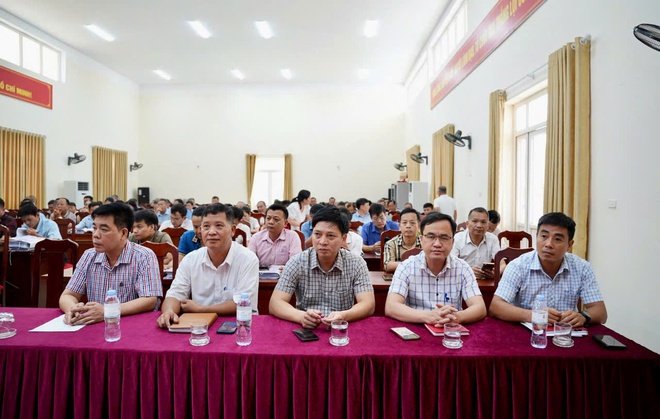 Hội nghị triển khai thực hiện kế hoạch lấy ý kiến nhân dân về phương án sắp xếp thôn trên địa bàn xã Hồng Vân- Ảnh 1.
