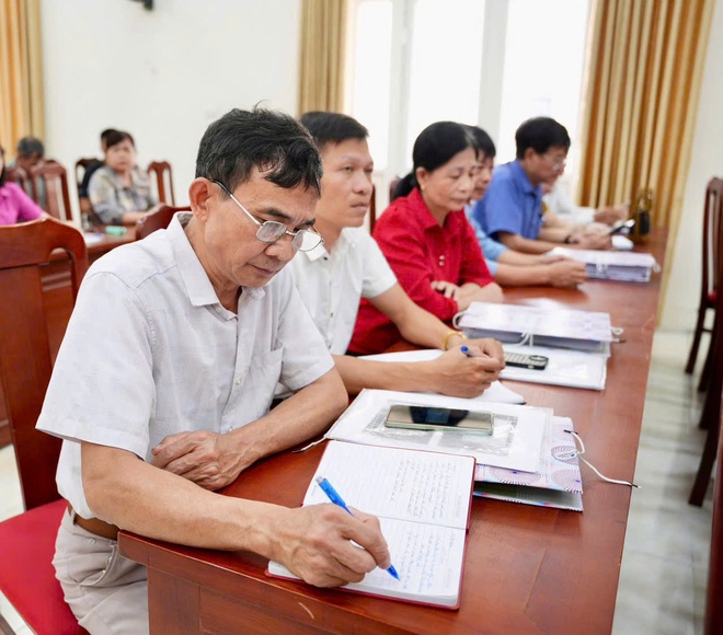 Hội nghị triển khai thực hiện kế hoạch lấy ý kiến nhân dân về phương án sắp xếp thôn trên địa bàn xã Hồng Vân- Ảnh 2.