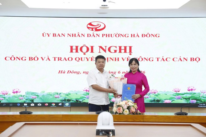Phường Hà Đông công bố quyết định điều động, bổ nhiệm 02 Hiệu trưởng các trường công lập trên địa bàn- Ảnh 2.