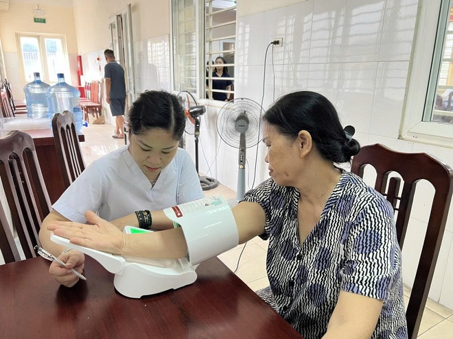 Phường Hà Đông khám sức khỏe miễn phí dành cho người cao tuổi là cán bộ của 115 Tổ dân phố trên địa bàn- Ảnh 2.