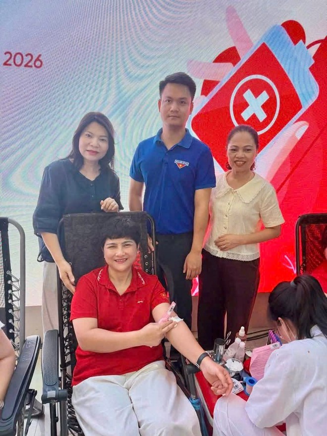 TRUNG GIÃ LAN TỎA NGHĨA CỬ CAO ĐẸP TỪ NGÀY HỘI HIẾN MÁU TÌNH NGUYỆN “GIỌT HỒNG NHÂN ÁI"- Ảnh 1.