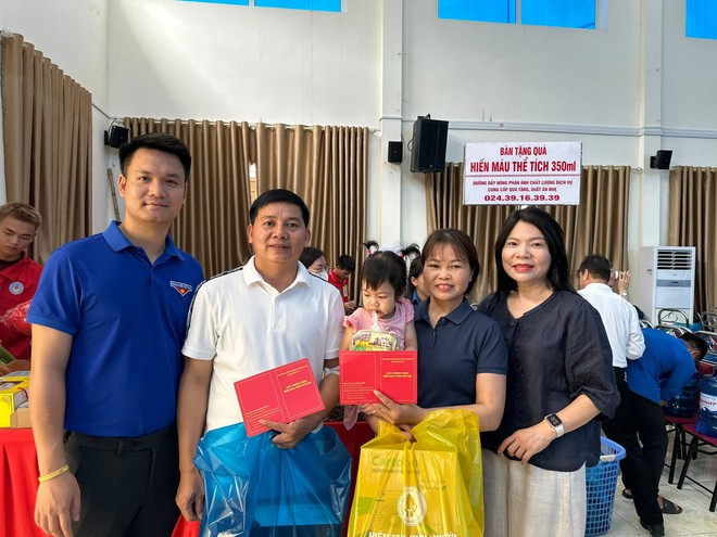 TRUNG GIÃ LAN TỎA NGHĨA CỬ CAO ĐẸP TỪ NGÀY HỘI HIẾN MÁU TÌNH NGUYỆN “GIỌT HỒNG NHÂN ÁI"- Ảnh 3.