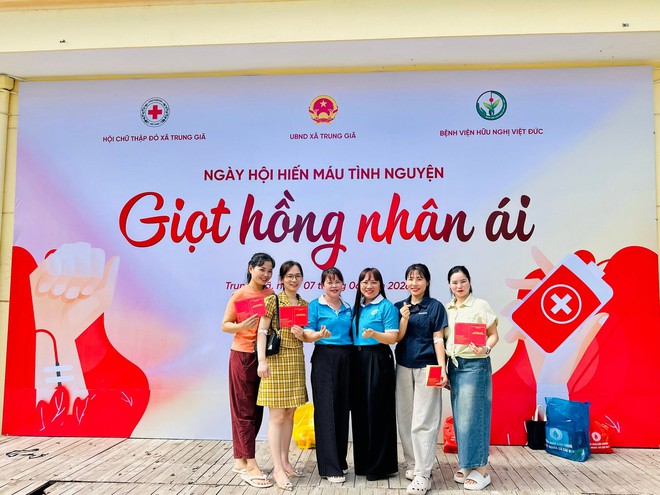 TRUNG GIÃ LAN TỎA NGHĨA CỬ CAO ĐẸP TỪ NGÀY HỘI HIẾN MÁU TÌNH NGUYỆN “GIỌT HỒNG NHÂN ÁI"- Ảnh 9.