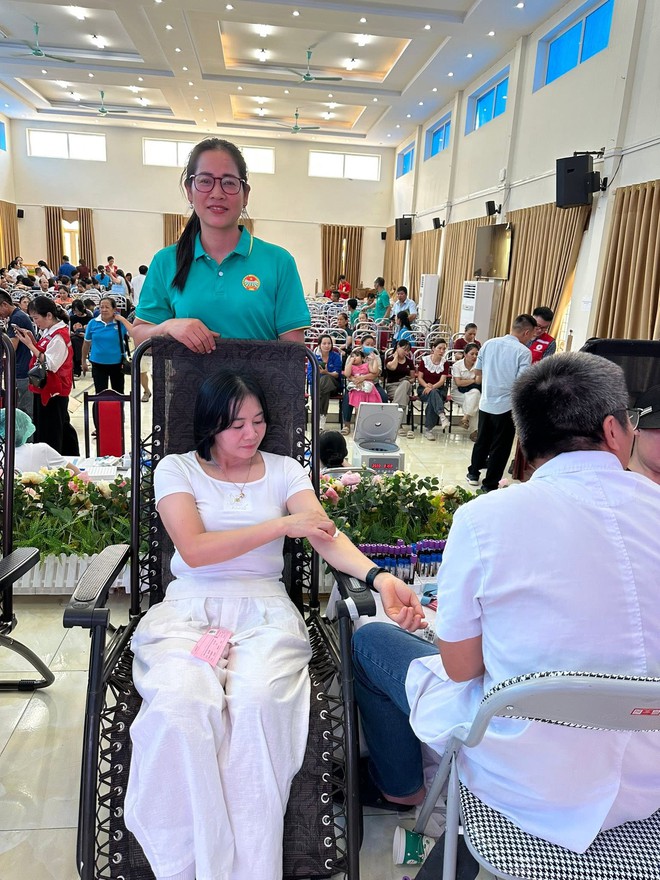TRUNG GIÃ LAN TỎA NGHĨA CỬ CAO ĐẸP TỪ NGÀY HỘI HIẾN MÁU TÌNH NGUYỆN “GIỌT HỒNG NHÂN ÁI"- Ảnh 12.