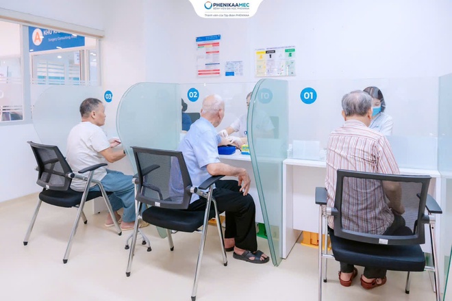 Lan tỏa đạo lý “Đền ơn đáp nghĩa” qua chương trình chăm sóc sức khỏe người có công trên địa bàn phường Xuân Phương- Ảnh 2.