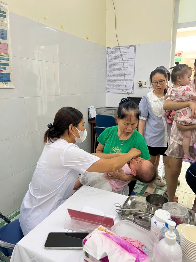 Hơn 9000 trẻ em phường Hà Đông được bổ sung Vitamin A trong chiến dịch năm 2026- Ảnh 1.