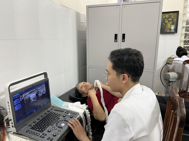 Trạm y tế phường Hà Đông khám, tư vấn sức khỏe miễn phí cho 580 lượt người cao tuổi- Ảnh 3.