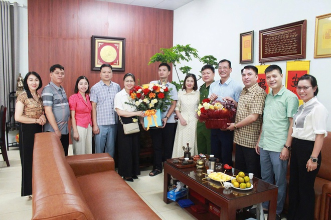 Lãnh đạo phường Hà Đông chúc mừng ngày Báo chí Cách mạng Việt Nam- Ảnh 3.