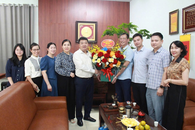 Lãnh đạo phường Hà Đông chúc mừng ngày Báo chí Cách mạng Việt Nam- Ảnh 2.