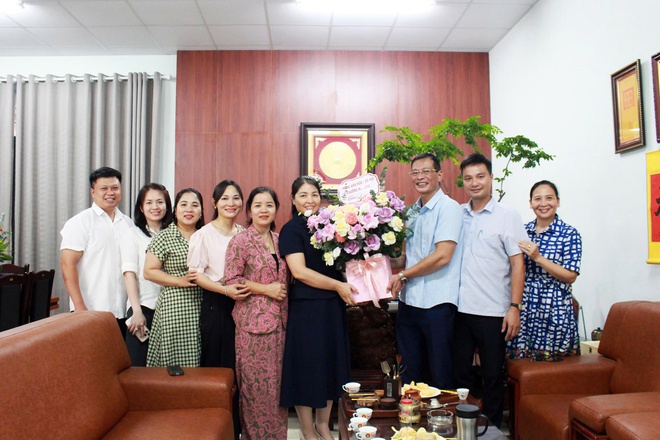 Lãnh đạo phường Hà Đông chúc mừng ngày Báo chí Cách mạng Việt Nam- Ảnh 4.