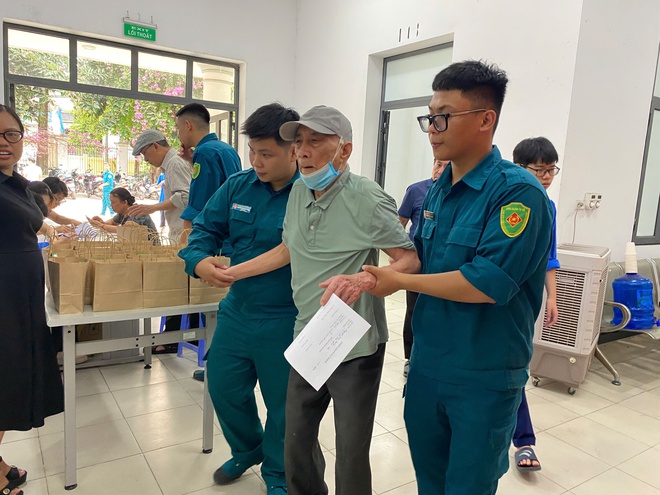 Khương Đình: Khám sức khỏe cho đối tượng chính sách, người có công với cách mạng- Ảnh 4.