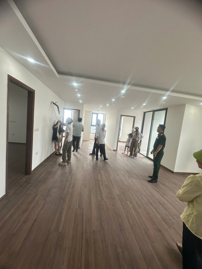 Khương Đình: Đẩy nhanh công tác bàn giao căn hộ tái định cư cho các hộ dân thuộc diện giải phóng mặt bằng- Ảnh 4.