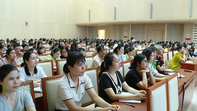 Trên 200 cán bộ, người lao động thuộc doanh nghiệp, cơ sở sản xuất, trường học được tập huấn an toàn vệ sinh lao động.- Ảnh 3.