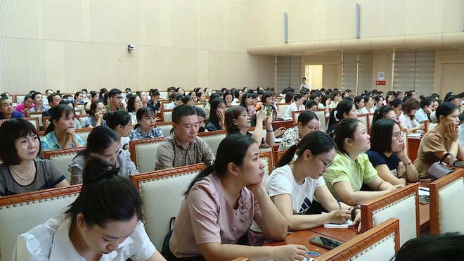 Trên 200 cán bộ, người lao động thuộc doanh nghiệp, cơ sở sản xuất, trường học được tập huấn an toàn vệ sinh lao động.- Ảnh 4.