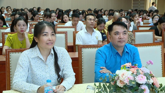 Trên 200 cán bộ, người lao động thuộc doanh nghiệp, cơ sở sản xuất, trường học được tập huấn an toàn vệ sinh lao động.- Ảnh 2.