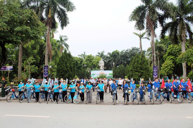 Phường Hà Đông ra quân phát động phong trào “Toàn dân chung tay bảo vệ môi trường vì Thủ đô xanh - sạch - đẹp”.- Ảnh 4.