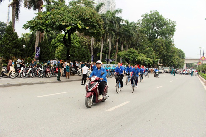 Phường Hà Đông ra quân phát động phong trào “Toàn dân chung tay bảo vệ môi trường vì Thủ đô xanh - sạch - đẹp”.- Ảnh 5.