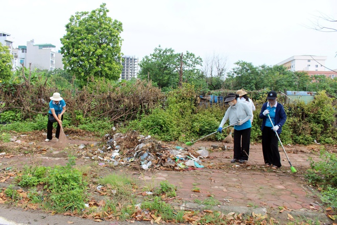 Phường Hà Đông ra quân phát động phong trào “Toàn dân chung tay bảo vệ môi trường vì Thủ đô xanh - sạch - đẹp”.- Ảnh 8.