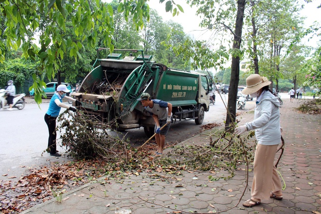 Phường Hà Đông ra quân phát động phong trào “Toàn dân chung tay bảo vệ môi trường vì Thủ đô xanh - sạch - đẹp”.- Ảnh 9.