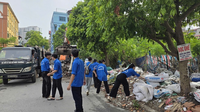 Phường Hà Đông ra quân phát động phong trào “Toàn dân chung tay bảo vệ môi trường vì Thủ đô xanh - sạch - đẹp”.- Ảnh 10.
