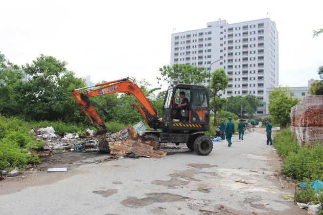 Phường Hà Đông ra quân phát động phong trào “Toàn dân chung tay bảo vệ môi trường vì Thủ đô xanh - sạch - đẹp”.- Ảnh 11.