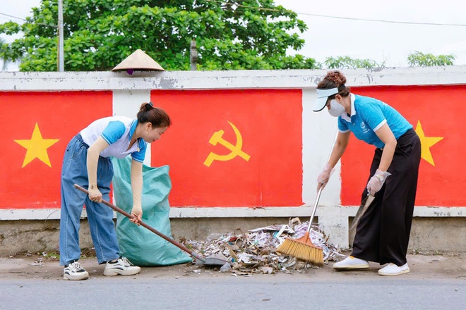 Xã Hồng Vân ra quân hưởng ứng phong trào “toàn dân chung tay bảo vệ môi trường, vì thủ đô xanh - sạch - đẹp” năm 2026.- Ảnh 7.
