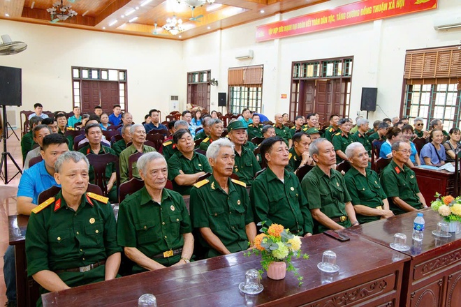 Xã Hồng Vân ra quân hưởng ứng phong trào “toàn dân chung tay bảo vệ môi trường, vì thủ đô xanh - sạch - đẹp” năm 2026.- Ảnh 2.