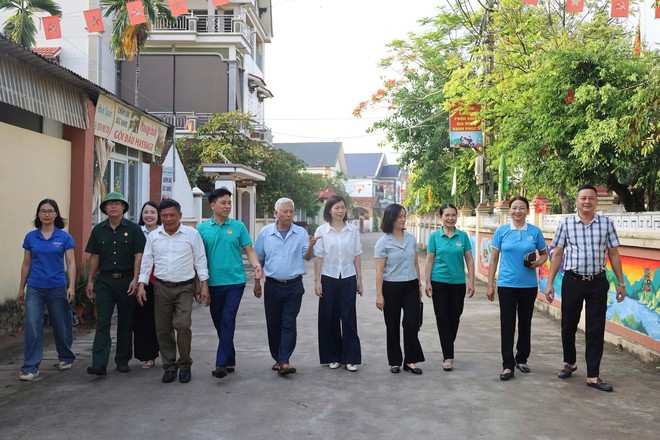 Quảng Oai phát động phong trào thi đua “Toàn dân chung tay bảo vệ môi trường, vì một Thủ đô xanh - sạch - đẹp”- Ảnh 6.